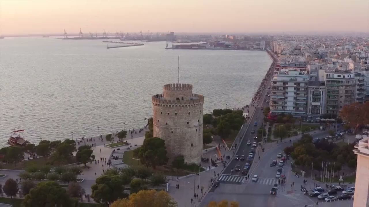 The White Tower at dusk with the seafront promenade, Nikis Avenue and the port behind it