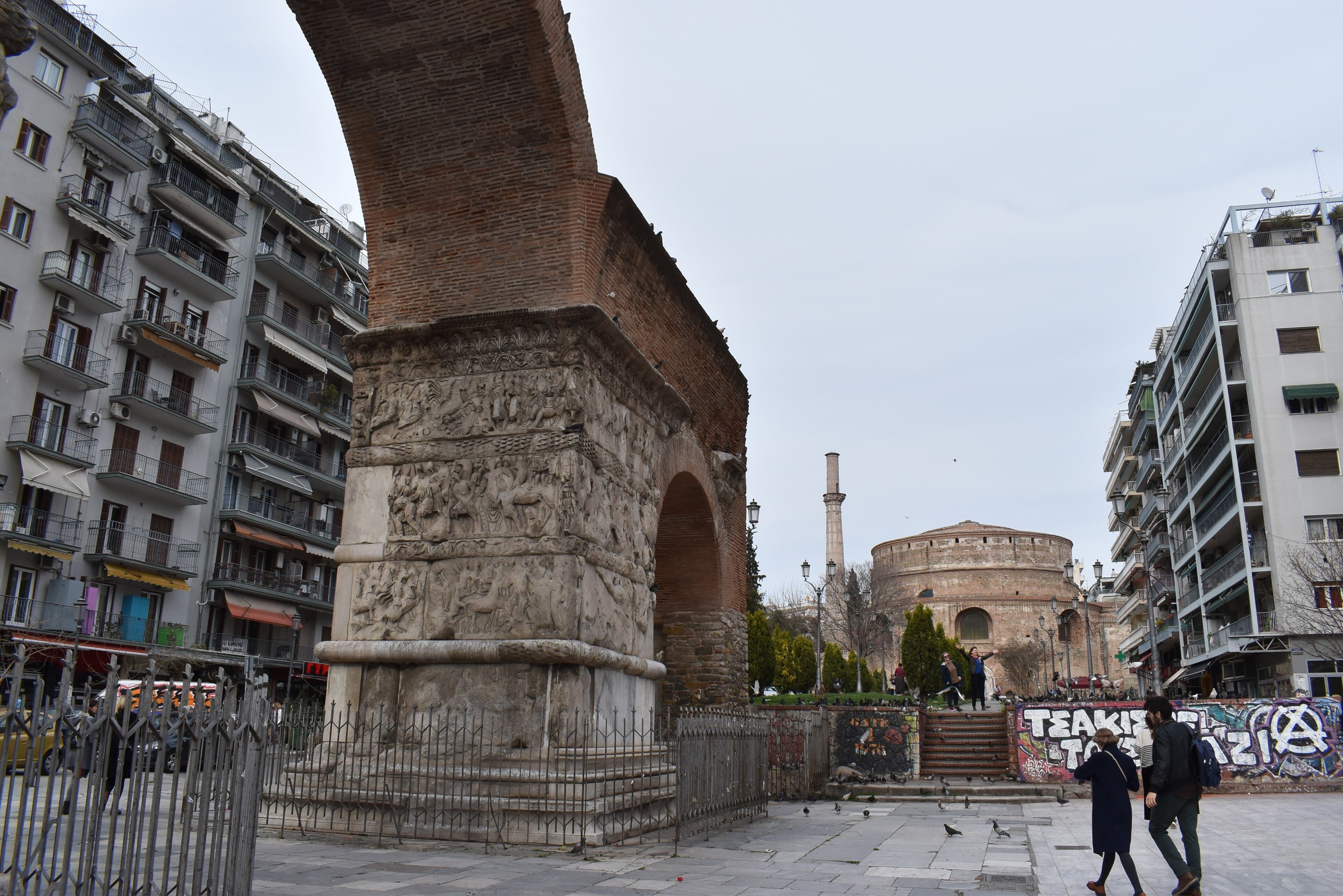 The Arch of Galerius with its carved friezes and, at the end of the axis, the Rotunda with its minaret